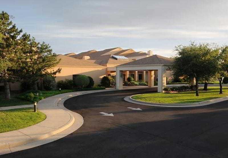 Courtyard By Marriott Airport Hotel