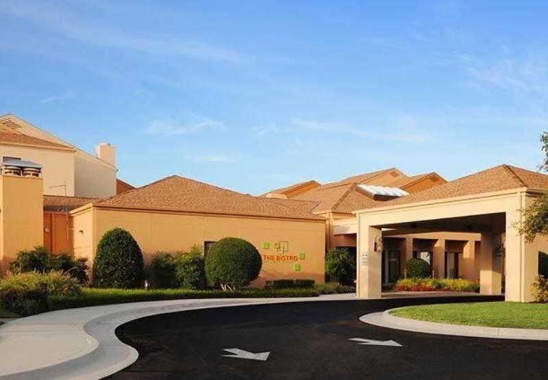 Courtyard By Marriott Airport 3*
