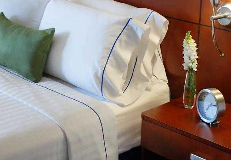 Courtyard By Marriott Airport