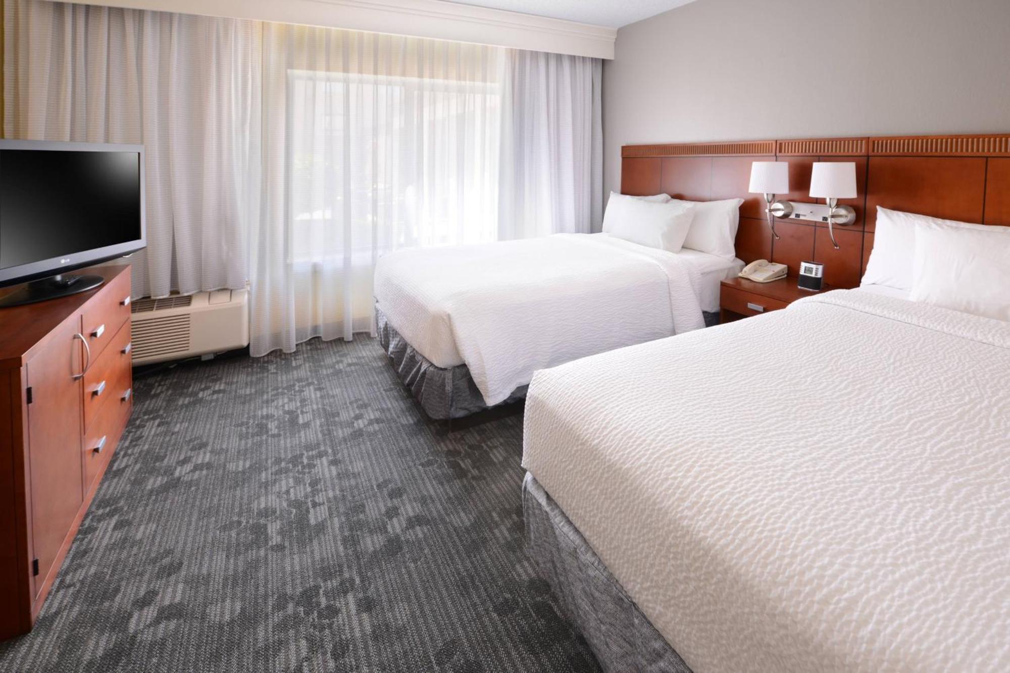 Hotel Courtyard By Marriott Airport 3*