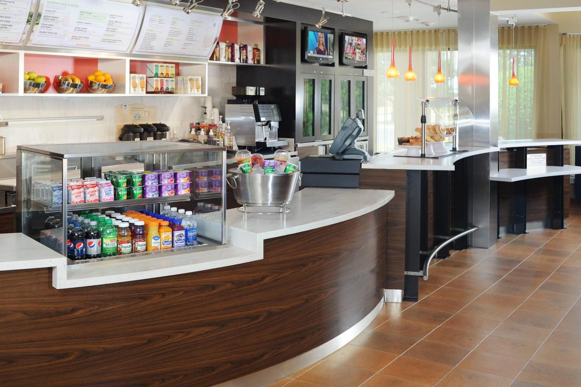 Courtyard By Marriott Airport Hotel 3*