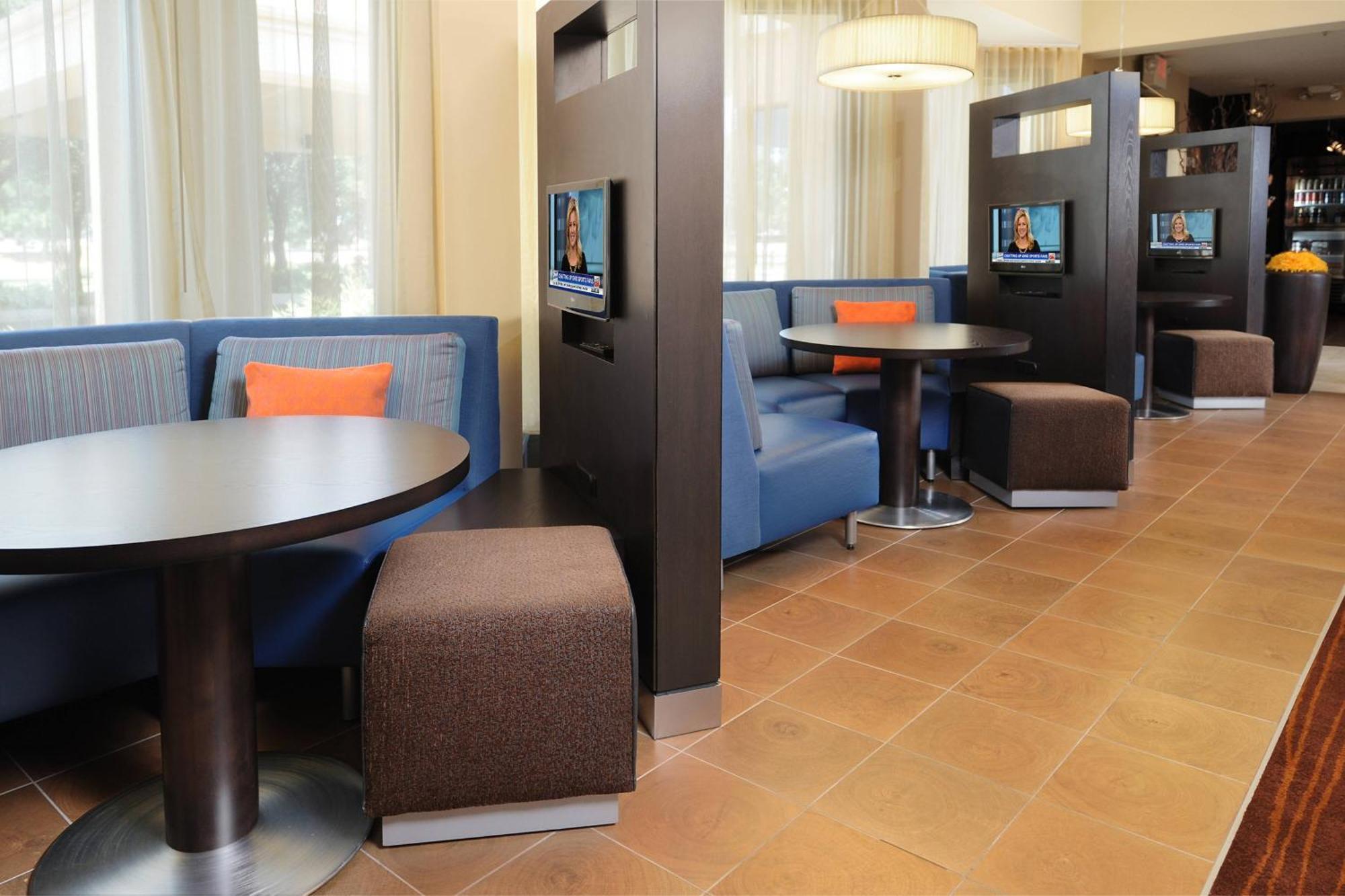 Courtyard By Marriott Airport 3*