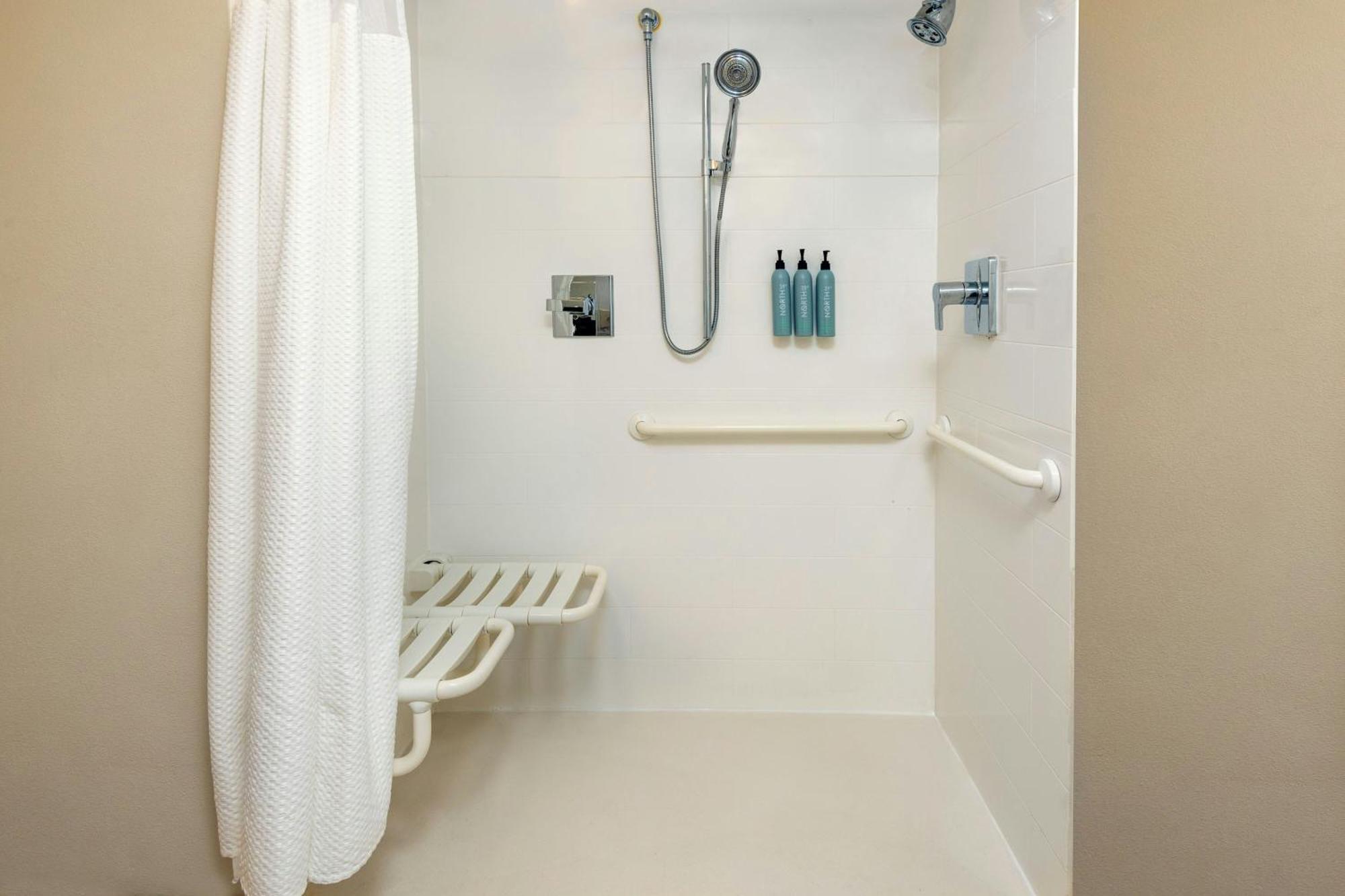 Hotel Courtyard By Marriott Airport 3*