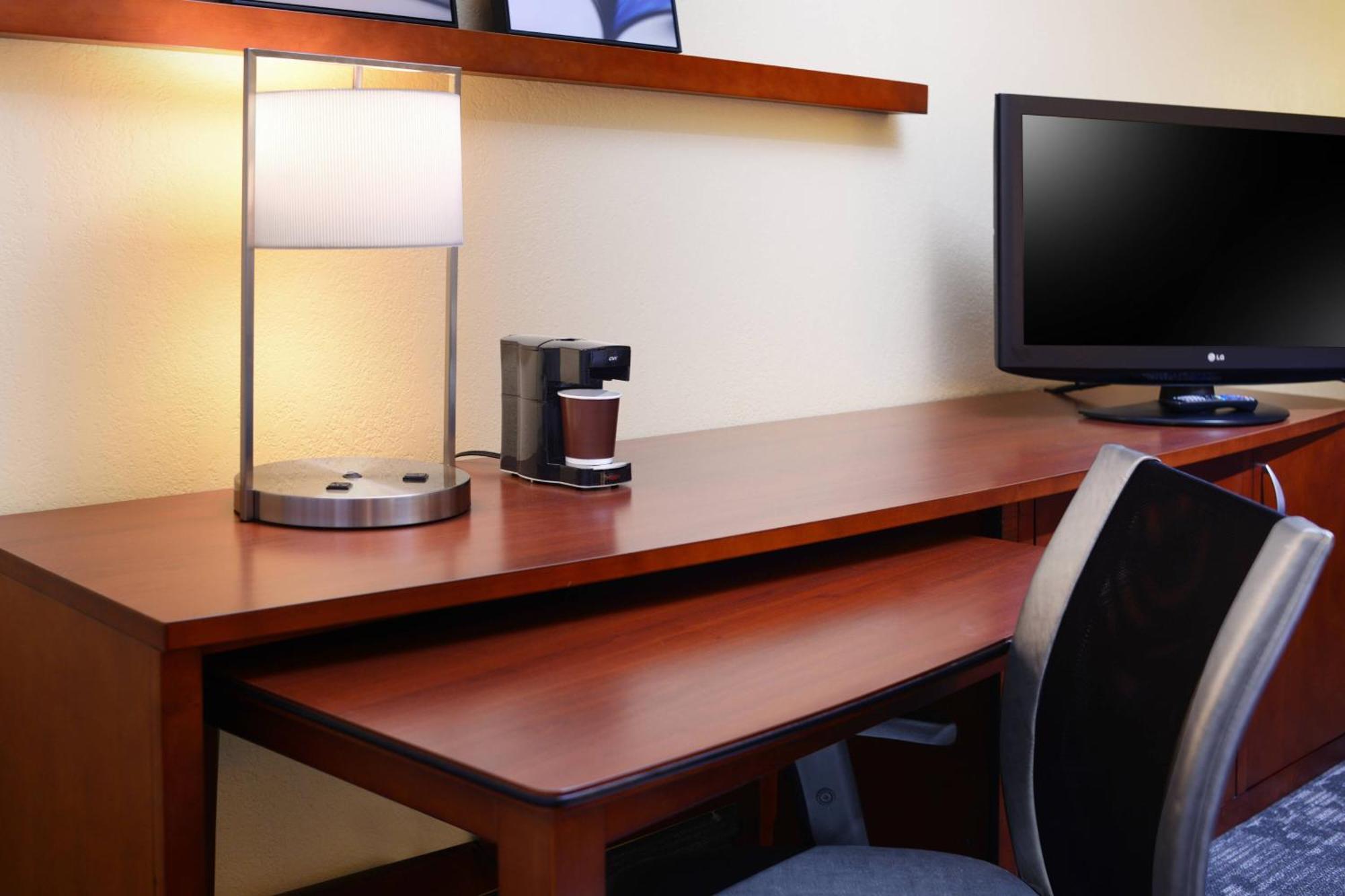 Courtyard By Marriott Airport Oklahoma City