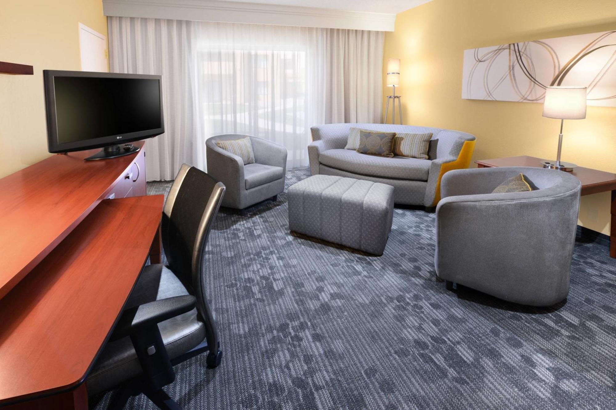Courtyard By Marriott Airport 3*