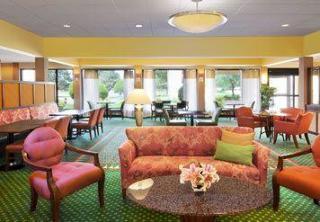 Courtyard By Marriott Airport